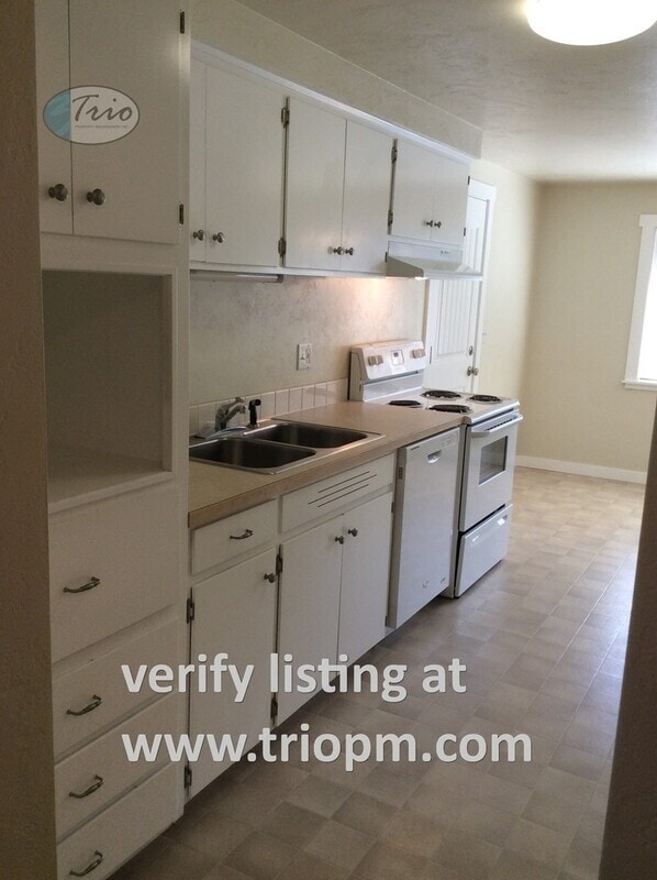 Building Photo - 195 E. 39th. Avenue