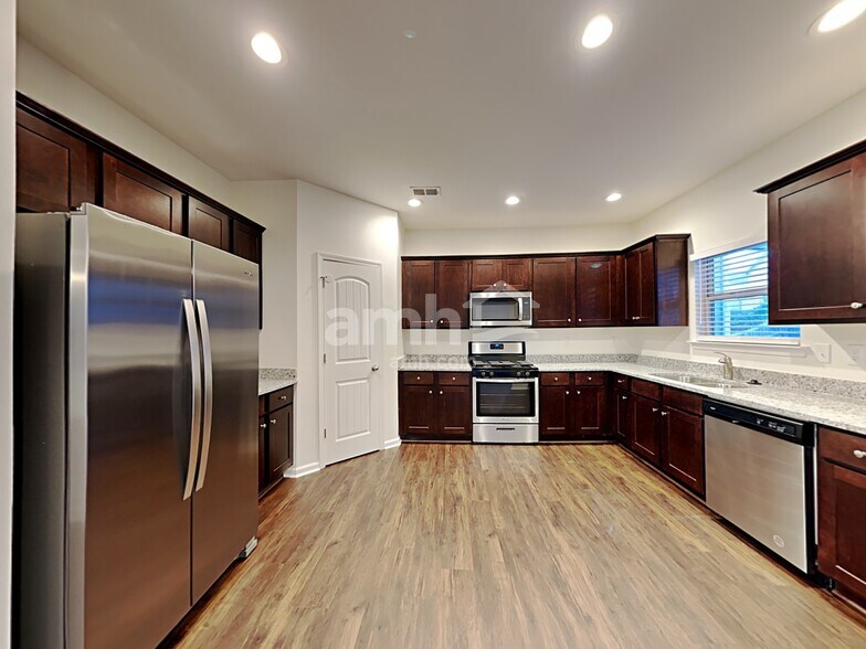 Building Photo - 977 Grenier Terrace NE