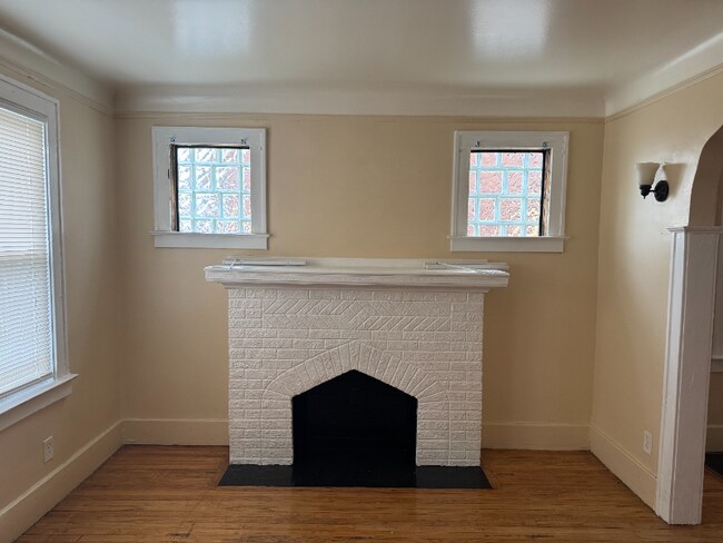 Building Photo - 15878 Kentucky St
