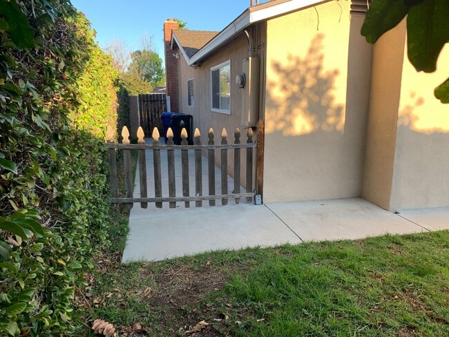 Building Photo - Newly Remodeled 3 Br 2 Ba Home in West Hills
