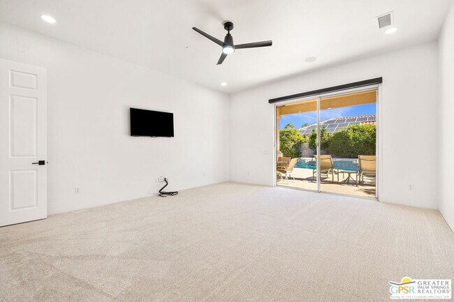 Building Photo - 4 Hillcrest Dr