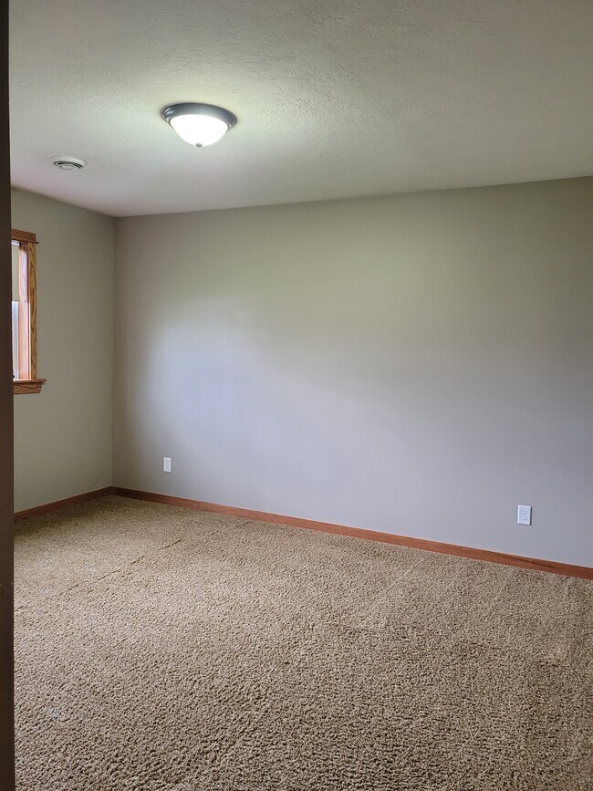 Building Photo - 720 Brooklawn Dr