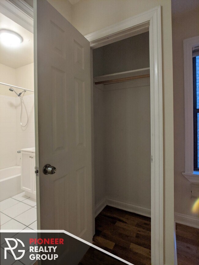 Building Photo - 1354 N Dearborn St