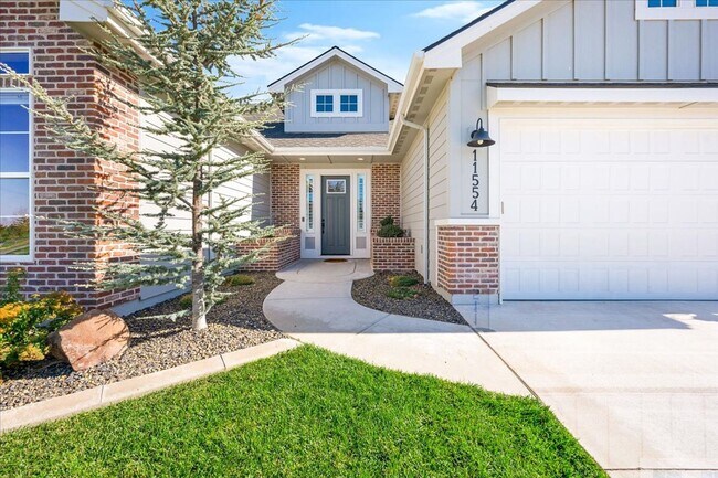 Building Photo - 3 Bedroom. 2.5 Bathroom House in Nampa