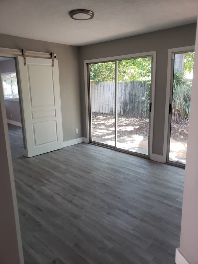 Building Photo - 8060 Canterbury Cir