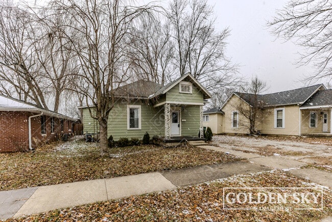 Building Photo - 409 S Celia Ave