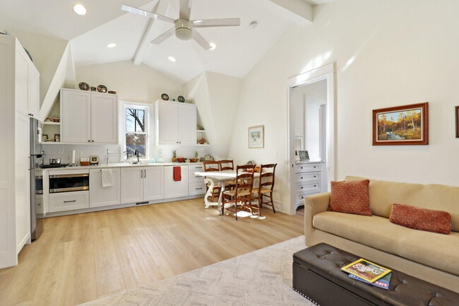 Building Photo - 3 N Walworth Ave