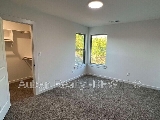 Building Photo - 2524 S Fannin Ave