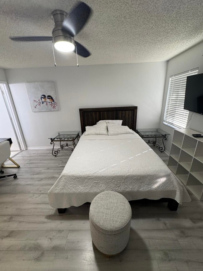 Building Photo - 1371 Thornbank Ln