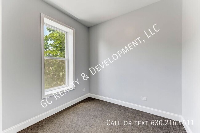 Building Photo - 6433 S Vernon Ave