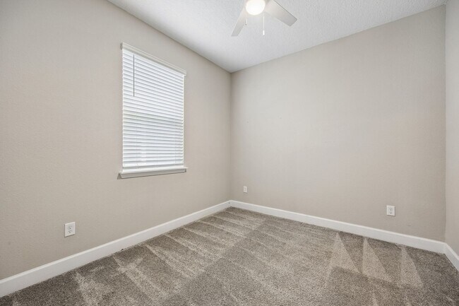 Building Photo - 75565 Blackbird Dr