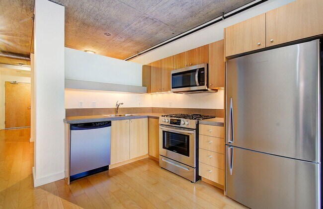 Building Photo - THE CIVIC IN GOOSE HOLLOW STUDIO BEDROOM CONDO!
