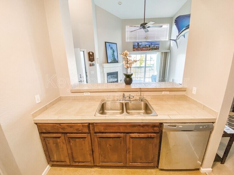 Building Photo - 9481 Mansfield Ave