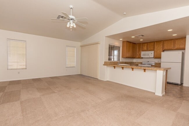 Building Photo - Available! 2 Bedroom Townhome inside Pacif...