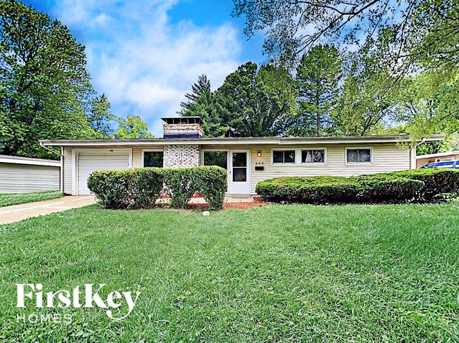 Building Photo - 805 Robinwood Dr