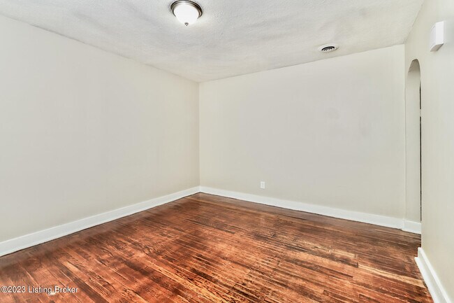 Building Photo - 4144 Sunset Ave