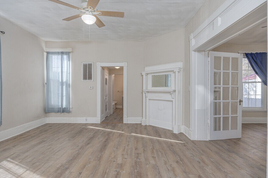 Building Photo - 127 Clay St