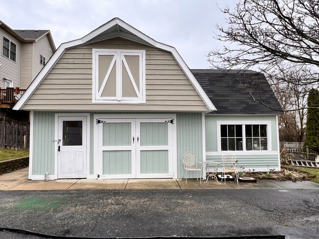 Building Photo - 1N261 Stacy Ct