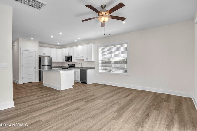 Building Photo - 7008 Crew Dr