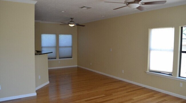 Building Photo - 7bed/6.5bath + 3 car garage and carport