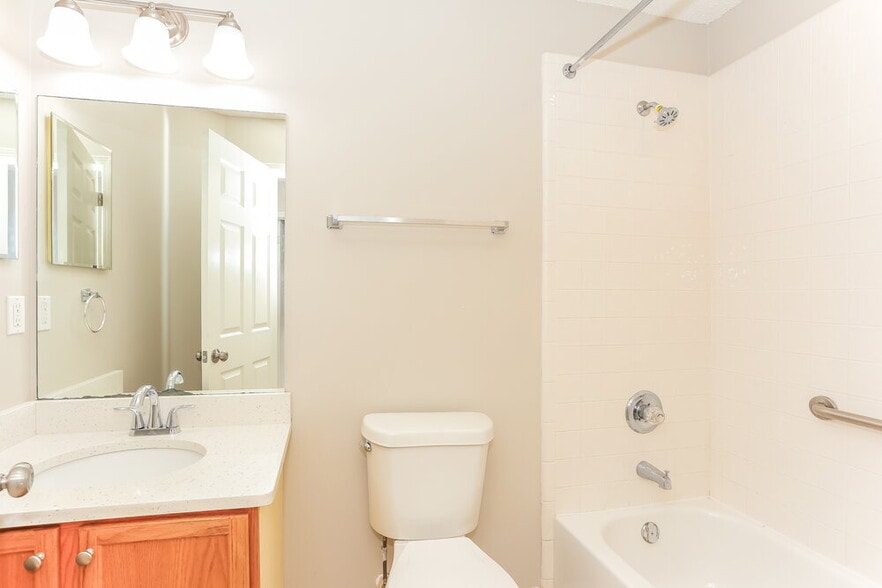 Building Photo - 3416 International Village Dr W