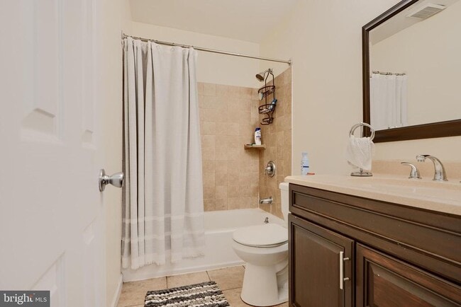 Building Photo - 6608 Ducketts Ln