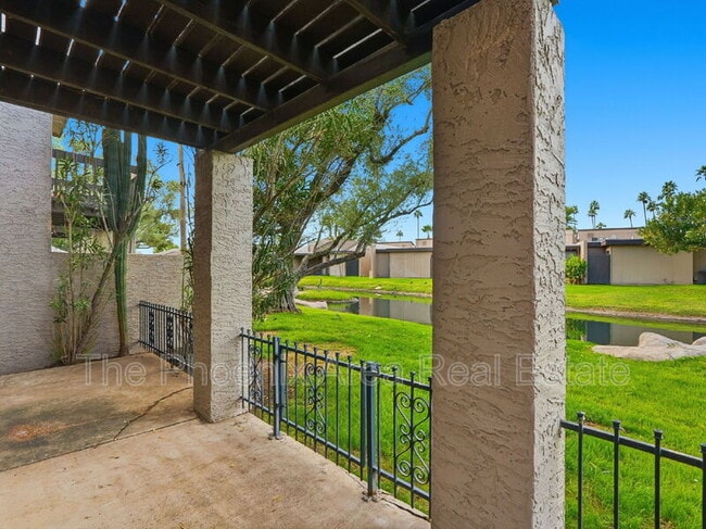 Building Photo - 2232 W Lindner Ave