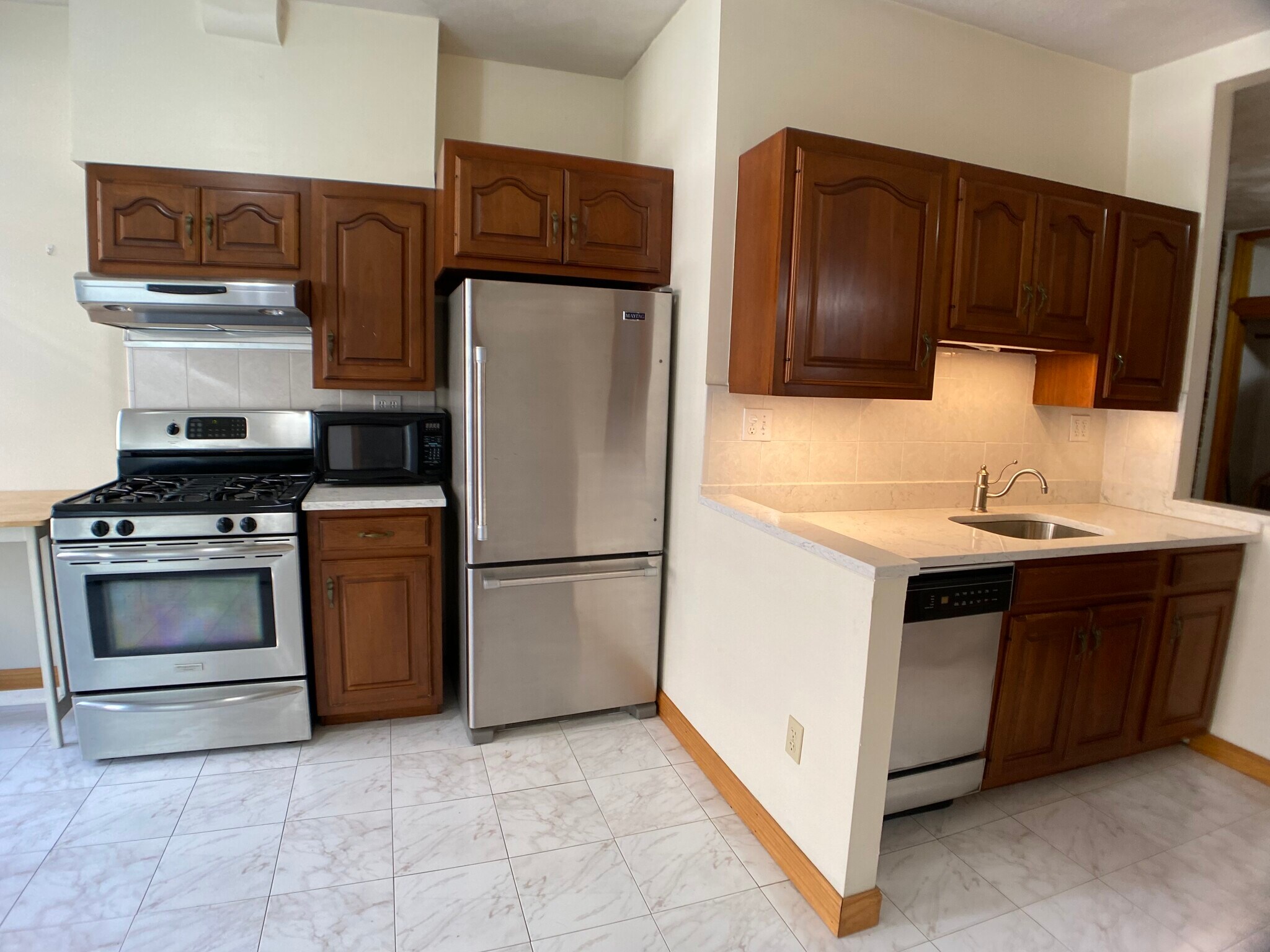 Building Photo - 69 Baldwin St