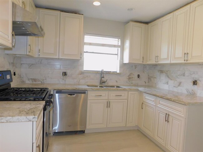 Building Photo - 11430 Sagemeadow Ln