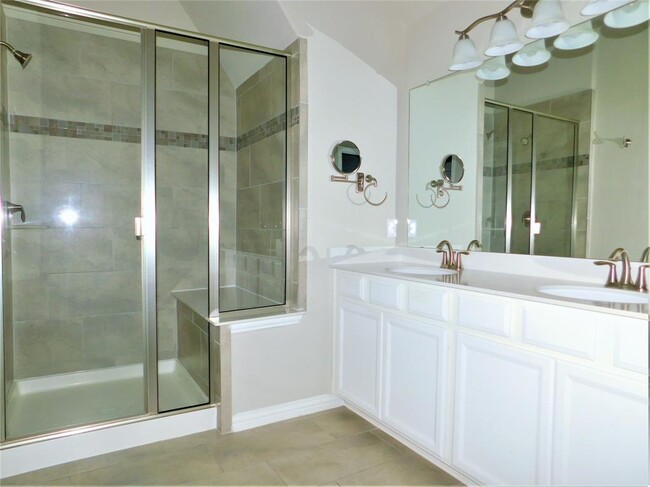 Building Photo - 5520 Liberty Dr
