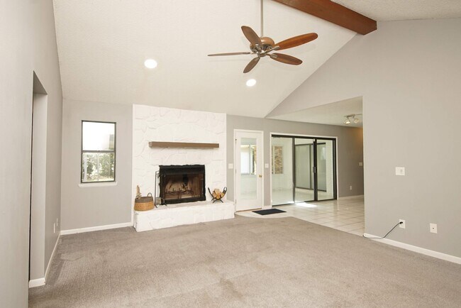 Building Photo - 211 Brian Cir