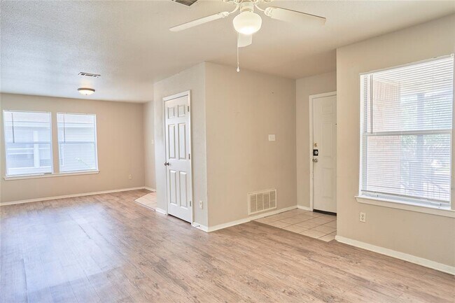 Building Photo - 2214 Katy Ln