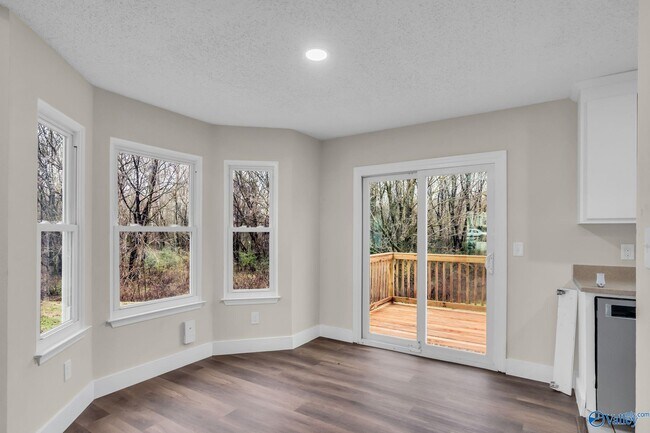 Building Photo - 213 Rebecca Pines Dr