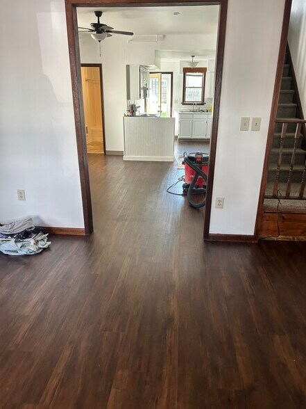 Building Photo - 1329 Walnut Dr