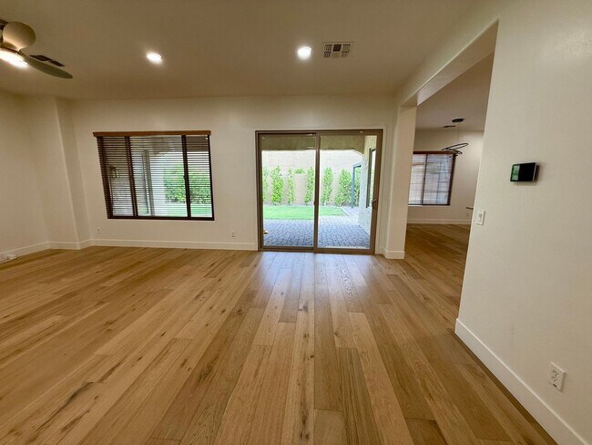 Building Photo - 1708 W Oberlin Way