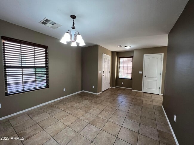 Building Photo - 2709 E Bart St