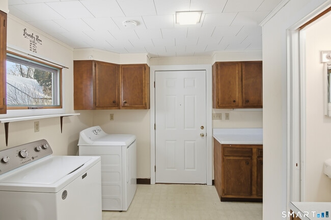 Building Photo - 815 E Main St