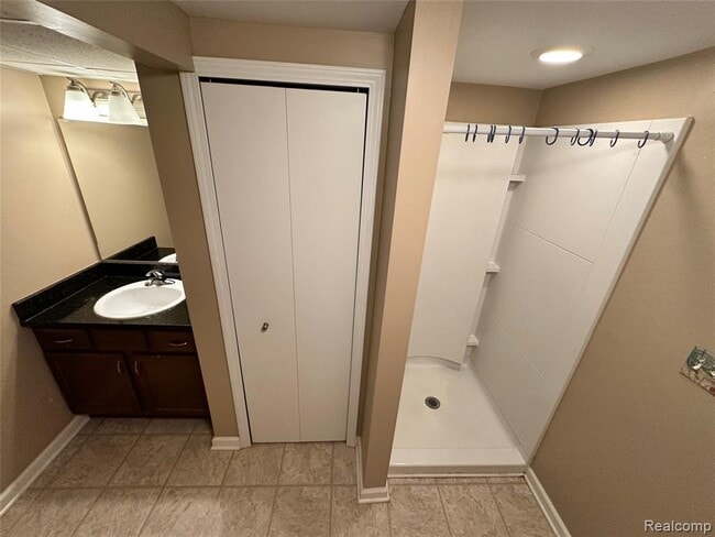 Building Photo - 41729 Broquet Dr