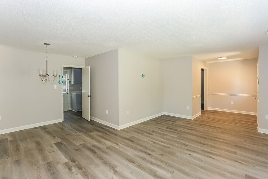 Building Photo - 7506 Pirates Cove Ct