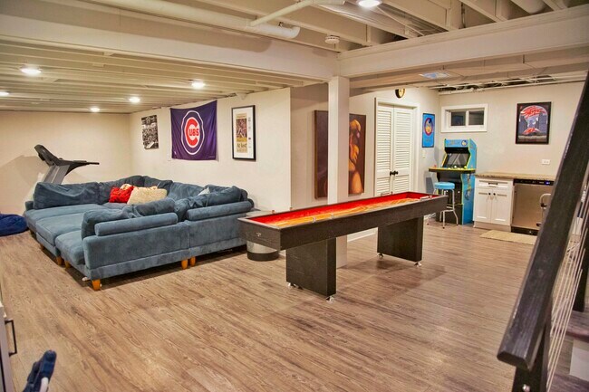 Building Photo - 2S316 Arrowhead Dr