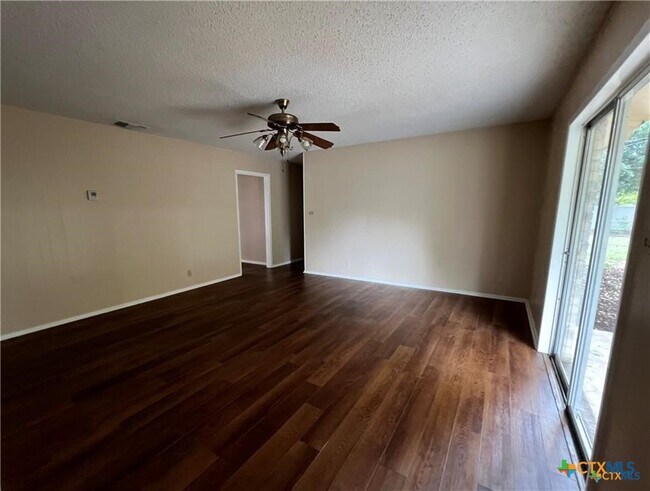Building Photo - 1665 Driftwood Dr