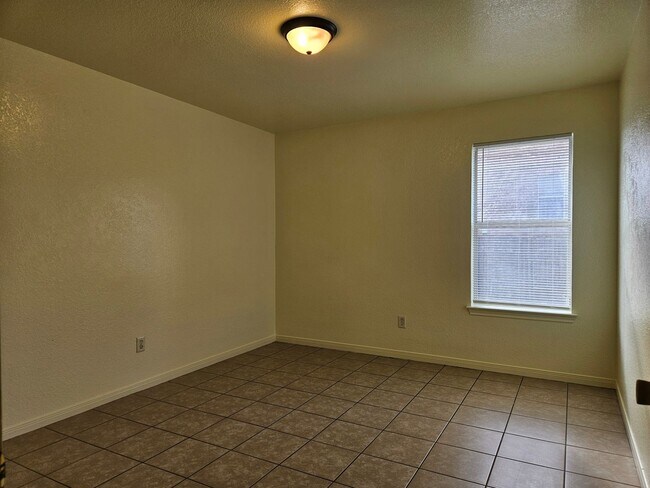 Building Photo - 3015 Cantabrian Dr