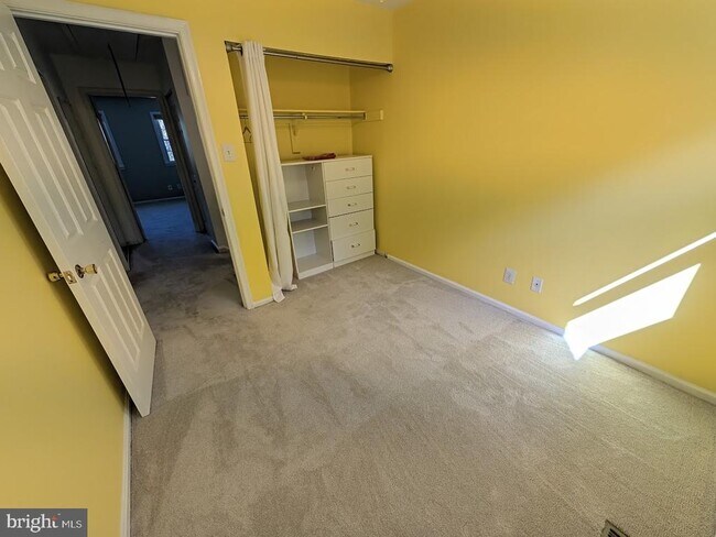 Building Photo - 8241 Clifton Farm Ct