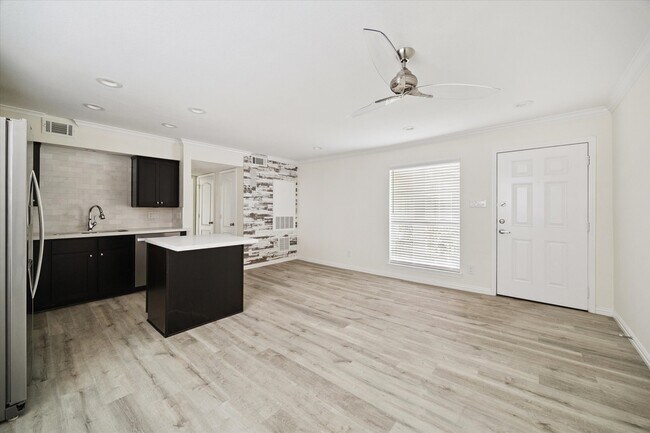 Building Photo - 300 Pecore St