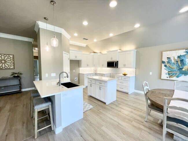 Building Photo - 5005 Cy Young Dr