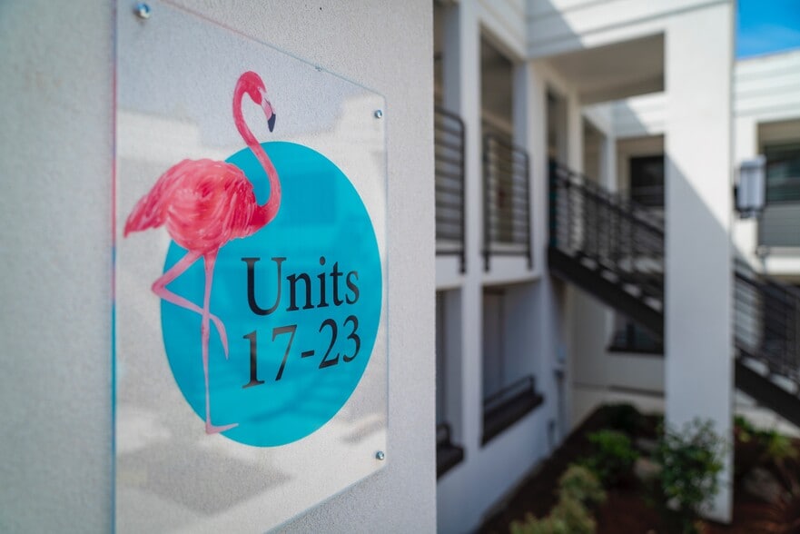 Primary Photo - Flamingo Apartments