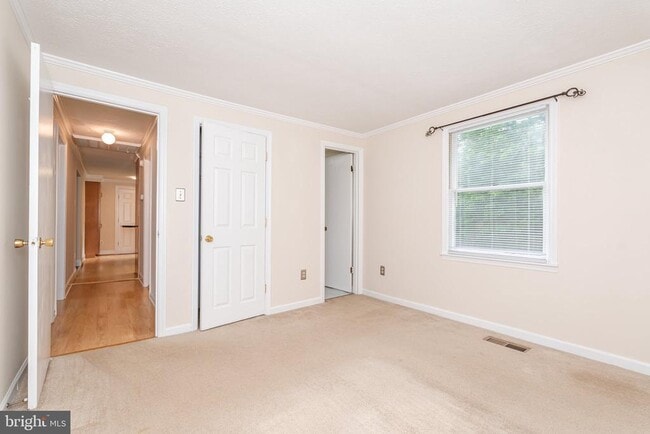 Building Photo - 60 Killdeer Ave