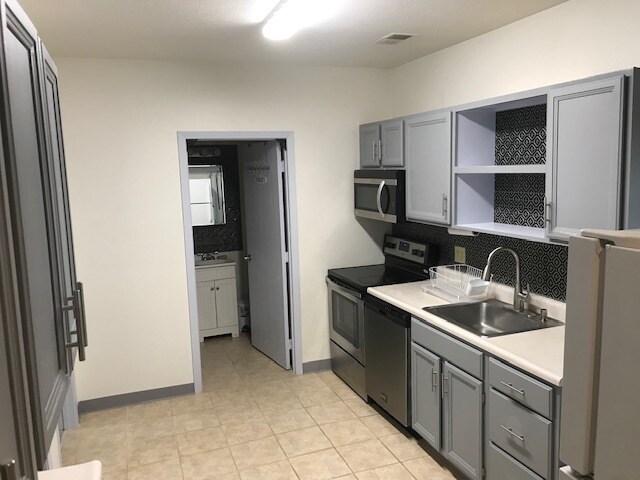 Kitchen-1a - 101 N 6th Ave