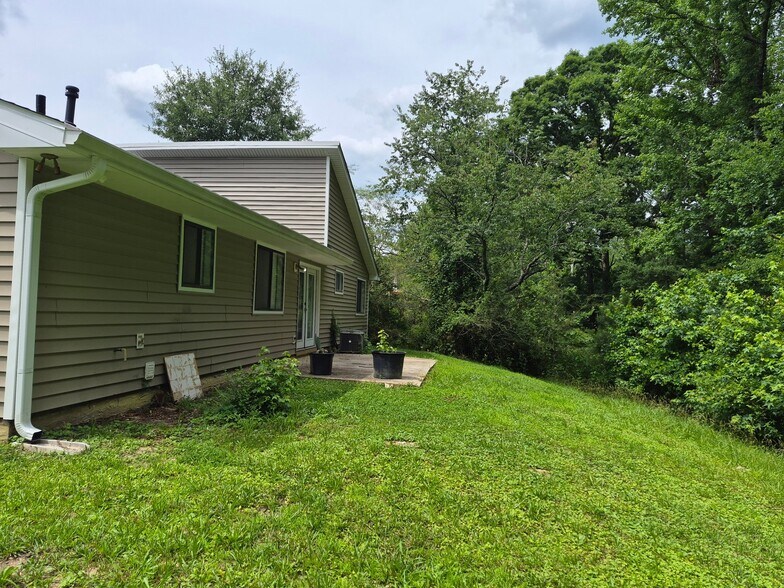 Building Photo - 7043 Hania Dr