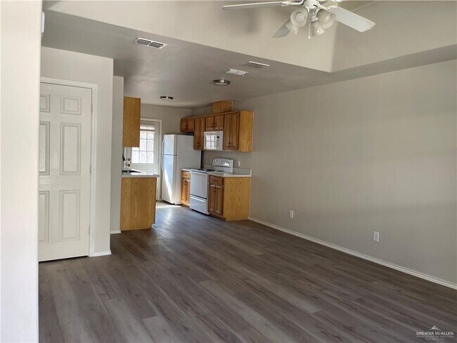 Building Photo - 13 Dora Jeanne Dr